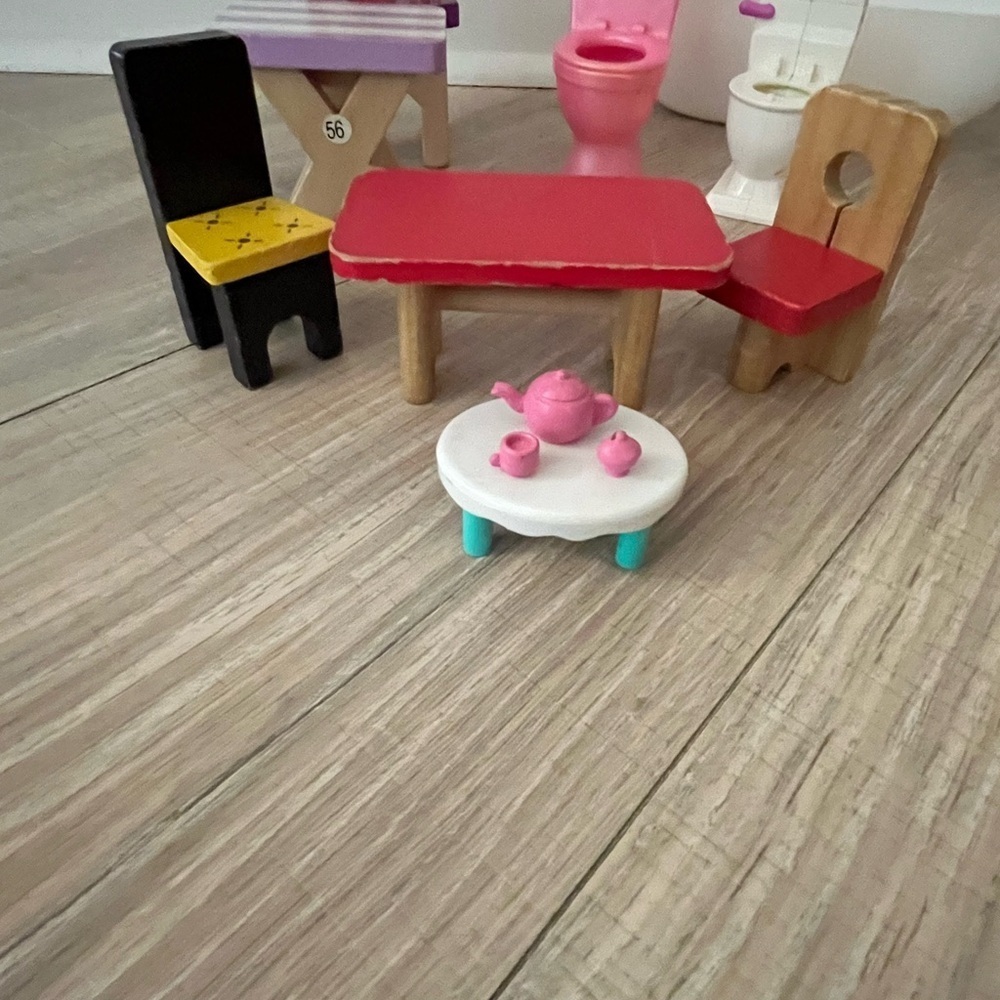 Dollhouse Furniture bundle - Picture 5 of 5